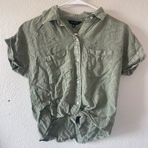 Womens Medium Button Up